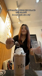 let's make double chocolate chip frappé—java chip version but less espresso ☕️ | Giselle Twk