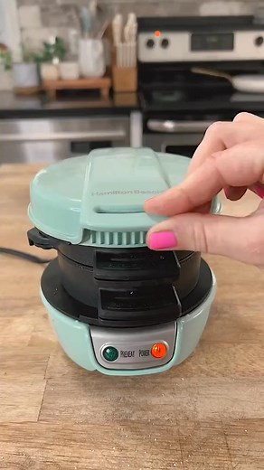 126K views · 1.2K reactions | Egg, cheese and sausage bagel 襤sandwich #breakfastideas #breakfast #breakfastsandwich #asmr #amazonfinds | Rosanna Gray | Facebook