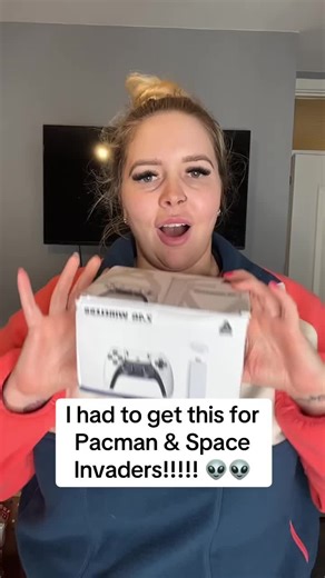 I used to love playing pacman & space invaders soooo much as a kid! And this gaming stick has just brought me right back to my childhood 🥺 with over 20,000 games, there is something on here for everyone! It is so simple to set up & well worth the money for what you are getting 😃 that’s winter nights sorted! #fyp #pacman #spaceinvaders #tiktokshop #gaming