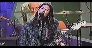 The Breeders with ‘Divine Hammer’ live on Conan in 1993. Seemed like the right thing to post. #grungebible #thebreeders #breeders #90s Video: https://youtu.be/db3nTa6UXwg | The Grunge Bible
