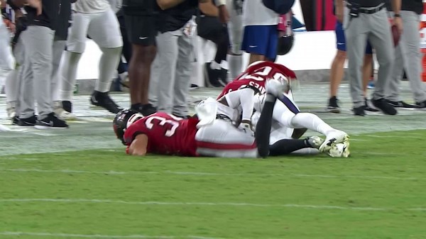 Dontay Demus goes up and over pair of Buccaneers defenders for 39-yard catch