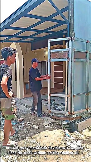 Curved Sliding Fence for Efficient Use of Narrow Spaces