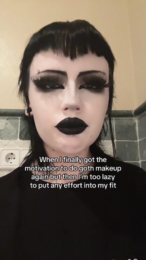 Goth Makeup Inspiration for Lazy Days