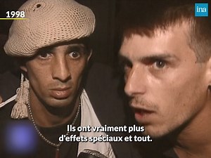 RAVE PARTY. Les murs d’enceintes crachent les bpm et les fêtards tapent du pied : bienvenue en rave party ! Se cacher pour danser librement, c’est la règle d’or de ces fêtes clandestines. À la limite de la légalité, les rave party sont régulièrement la cible des autorités. Retour en archives sur cette interminable partie de cache-cache entre les ravers et les forces de l’ordre. | INA