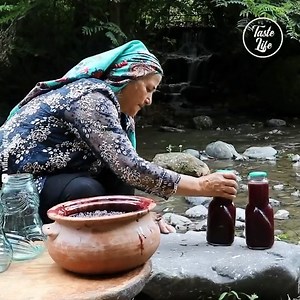 Picking Blackberries and Cooking by the River | Turkish Chefs