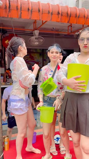 49K views · 453 reactions | 30多个美女！ 等你们一起来泼水 RCA karaoke 一起嗨 | RCA Karaoke Betong | Facebook