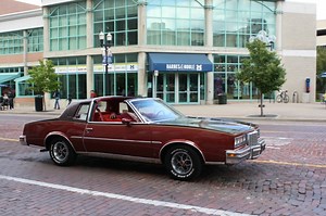 In Motion Classic: 1979 Pontiac Grand Prix LJ - Ride On The Rhythm - Curbside Classic