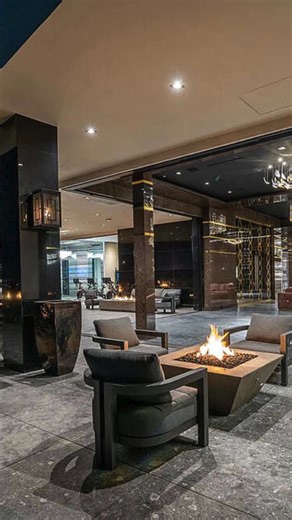 Discover the Height of Luxurious Elegance and Serene Comfort in this Los Angeles Mansion - More photos in the comments! | InsideMansions.com