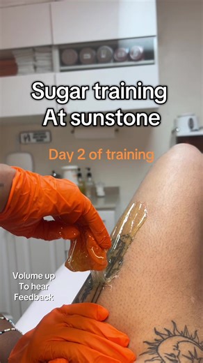When training for sugar it’s super important to receive constant feedback. Yesterday was the first time EVER that Josette (trainee) picked up some sugar and today she already did a full leg and a bikini. Although there’s a few things she needs to perfect she super advance in her training! During training she receives constant feedback in order to guarantee she understands the technique. Why does this matter? For the sake of both the esthetician and the client having a gentle yet powerful techniq