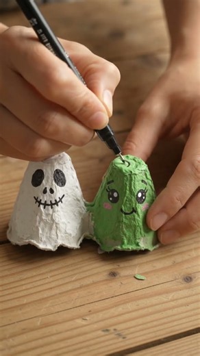 👻 Easy Egg Carton Halloween Craft 🎃