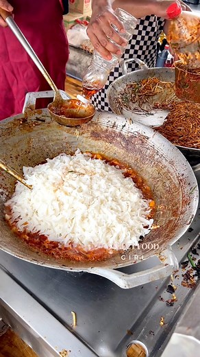 Crazy Speed Fried Kuey Teow in a Giant Wok!!! #streetfood #foodie #reelsvideo | Street food girl