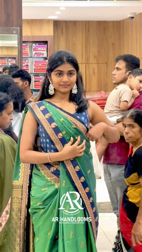 🦚 Peacock Green with Blue Contrast Saree Draping 💙