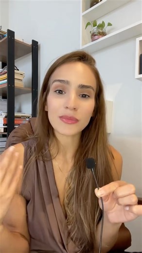 Médica • Suellem Stephanie on Instagram: "Nenhuma experiência é totalmente individual. Você não é essa Coca-Cola toda. Mas se você viveu algo, aprendeu algo e pode ensinar… então se posicione. Valor não está em ser única. Está em traduzir o que viveu para ajudar outras pessoas. Eu compartilho a maternidade aqui — sem romantizar, sem fórmula mágica, com verdade, estudo e vivência real. 👍Se essa fase também te atravessa, fica por aqui e compartilha com outra mãe que precisa ler isso. #maternidade