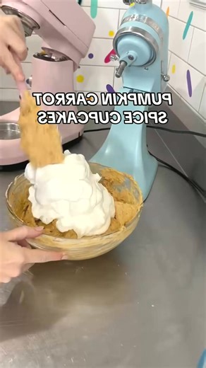 CARROT PUMPKIN SPICE CUPCAKES by Katie 🤤 These are simply amazing. Katie wanted to create something to cheer me up during my treatment and these hit the spot! For the recipe | Sweet Potatah