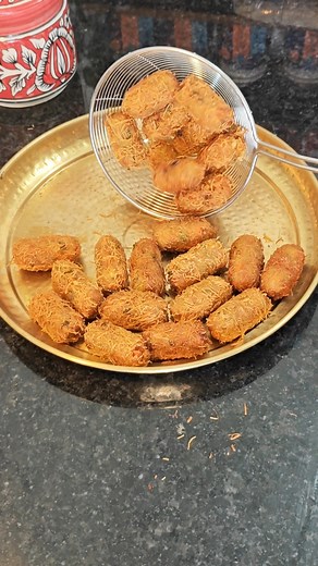 #sevroll Sev roll #partystarters #partysnacks #weddingrecipes | Nikiiceipe