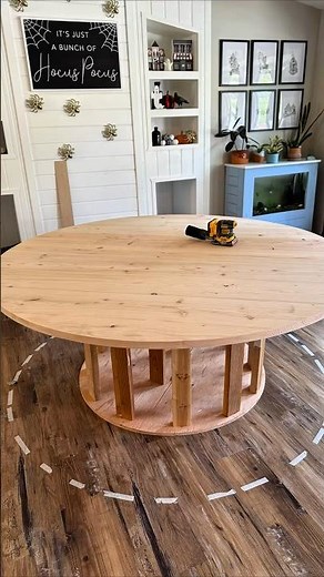 Large circular dining room table build