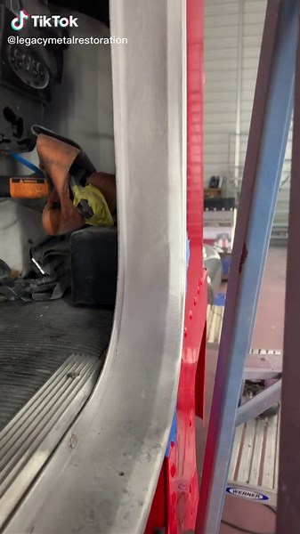 Only a few iyk #bigrigs #showtruck #truckshow #cabover #freightliner #classictruck #detailing