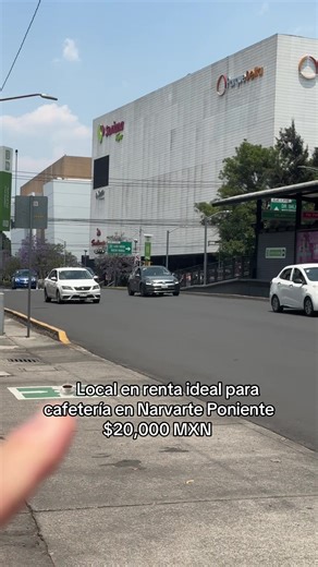 ☕️Local en renta ideal para cafetería en Narvarte Poniente 💰$20,000 MXN Excelente oportunidad para emprender o expandir tu negocio en una zona con alto flujo de personas. 📍 Ubicación estratégica a unos pasos de Parque Delta 🏢 Rodeado de oficinas, escuelas y comercios 🏋️‍♂️ Justo al lado de un gimnasio, lo que genera tráfico constante de potenciales clientes. Características: • 50 m² de espacio • 1 baño • Ideal para cafetería o concepto similar Los muebles que aparecen en las imágenes son úni
