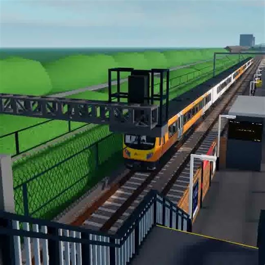 Class 185 Passes Elsemere Pond