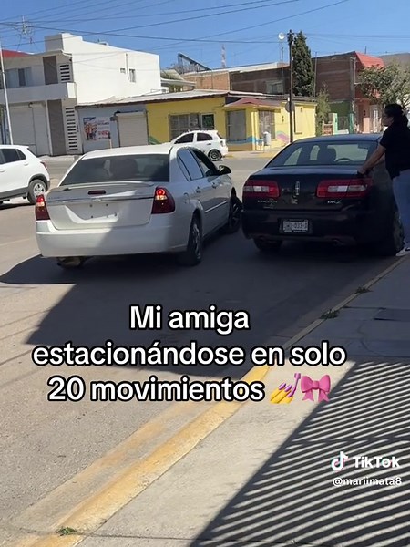 Cómo estacionarse entre dos autos en 20 movimientos
