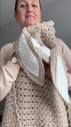 Free Cute Crochet Bunny Hooded Blanket Pattern For Kids now on the blog! #crochetedblanket #crochet