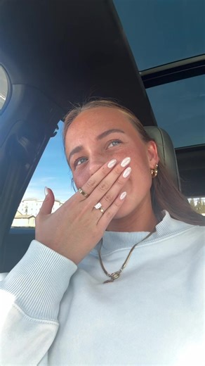 Falling in love every day 🥂💍👰🏽‍♀️🤵🏼 @Steele #wedding #emerald #ring #engaged #mynewpersonality