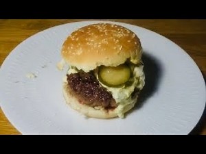 Bøfsandwich med remoulade, bacon & syltede agurker - En dansk klassiker - Opskrift # 85