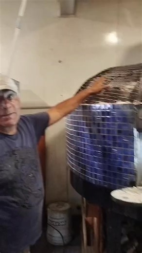 Reparando un clásico: Horno Italiano 🇮🇹🔥 Tenía roturas internas. Nos llevó 2 días porque el calor acumulado no nos dejó trabajar el día 1 (¡la seguridad es lo primero!). Lo reconstruimos por dentro para que vuelva a funcionar al 100% manteniendo su estética original. 🚀 🔜 ¡Atentos! Muy pronto vamos a subir el proceso de cómo fabricamos hornos desde cero. 📲 WhatsApp: 0221 15-577-4345 #LaPlatahornos #Hornoslp #hornospanaderos #hornoshogar #hogarhornosladrillo #Hornospanadero #panaderia #pizze