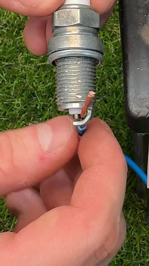 Connect car battery and fuse, create magic | Estudio Panda