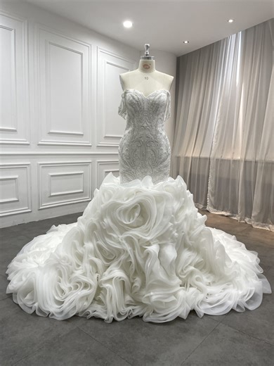 DM for the custom and unique wedding gown for your big day. ❤️❤️❤️ #noblebride #noblebridewedding #noblebridesuit #weddingdresses #weddingdressshopping #2026bride #2027bride #northwestbride #weddingdress #bridaltrend #bridaltrends #bohobride #alternativebride #mermaidweddingdress #bridalgown #bridalboutique #bridalfashion #weddingdressshopping #weddingdressinspo #婚纱 #婚纱礼服 | NOBLE BRIDE