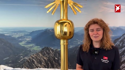 Zu viele Sticker – Gipfelkreuz der Zugspitze muss restauriert werden