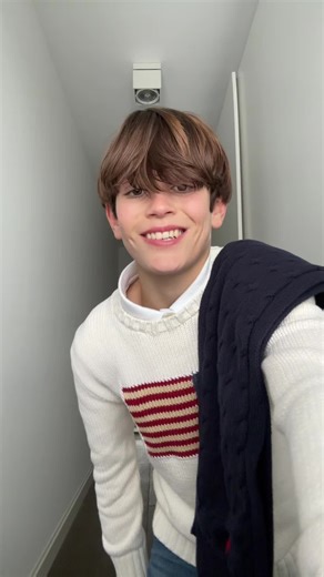 Outfit of the day ⚜️🍾🥂#stockholmstyle #ralphlauren #brownhair #loubotin #ralphlaurenschal