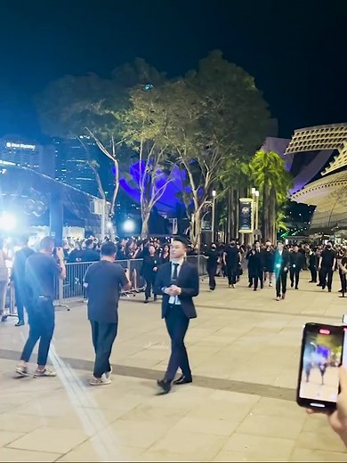 Lại còn gật gật ra hiệu nữa chứ. Tâm trí em bây giờ đang ở Singapore. Đẹp sáng ngời, ôi tim tôi 🥰 #XiaoZhan #TieuChien #肖战 #thỏ_xz_ngọc #vnxfxlovexiaozhan