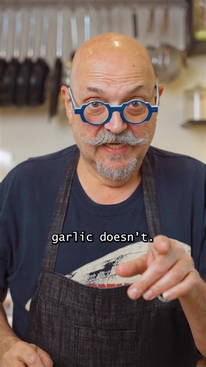 2.1M views · 15K reactions | make sure to always remove the hearts of your garlic. avoid stinky breath and you can use the heart to grow your own! #mississaugaeats #mississauga #cheflife #cheftalk #chefstyle #italianchef #italianfood #culinary #recipe #recipetutorial | Massimo Capra | Facebook