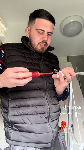 How to Fix a Bathroom Light That Stopped Working