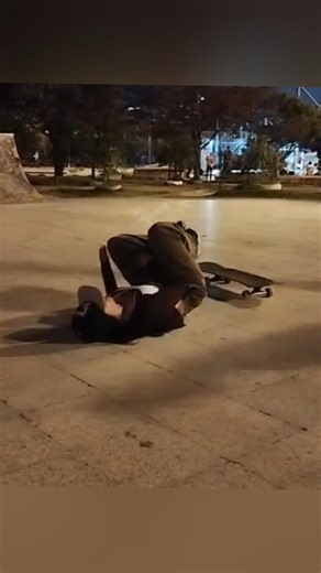 unos truquitos🖤#skate #skateboarding #skategirls #skater