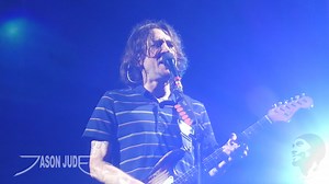 Red Hot Chili Peppers performing "Under The Bridge" in Denver. So cool to see all the phones light up the stadium from the packed crowd | Jasonjayeah Productions