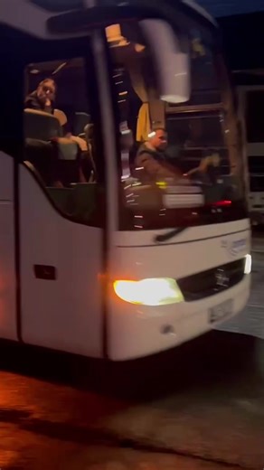 🇨🇿🔄🇺🇦 Поїздка за кордон не має бути стресом. З Comfort Bus ви отримуєте сервіс, турботу та зручність у кожному кілометрі дороги. 💺 зручні м’які сидіння та просторий салон 🧳 допомога з багажем при посадці 🛣️ продумані маршрути без зайвих затримок 🛜Wi-Fi, USB, WC 📆 Регулярні рейси 📦Беремо передачі в обох напрямках. 🇺🇦🇨🇿 З нами подорож проходить легко, спокійно та без стресу 💛💙 👉🏻 Плануєте поїздку? Телефонуйте прямо зараз!👇🏼 📲Химишинець Василь: 380971122033 / 420778514676 📲Се