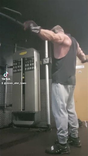 rear delts on cable machine