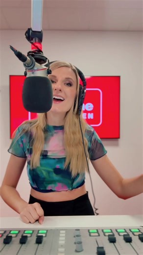 Teil 5// hab Wochenenddienst 😀. Und bei jeden Dienst sing ich ein Lied 🎶🎤 also follow me, wenn du mehr davon sehen magst 😘 #hittheroadjack #radio #moderator #sing #tiktokviral