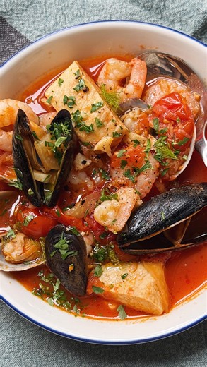 RILY® | Italian Seafood Stew 🦐 🍅🦐 This Mediterranean-inspired stew is packed with lean protein, antioxidants, and heart-healthy fats. Perfect for... | Instagram
