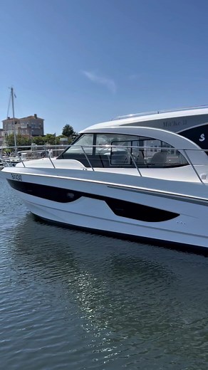 Explore the 2022 Beneteau Antares 11 Family Cruiser