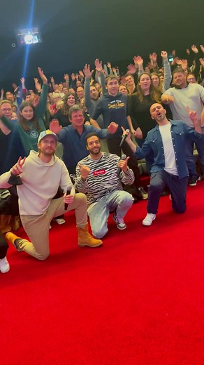 DINGUE ! 🔥 Cette tournée est DINGUE ! 🤪🤯 Les amis, c’est incroyable. ALIBI.COM 2 sort au cinéma le 8 février. 🍿 Vous êtes déjà très nombreux à assister à nos avant-premières. MERCI. ❤️ #alibicom2 #labandeafifi #cinema #philippelacheau #tarekboudali #julienarruti #elodiefontan