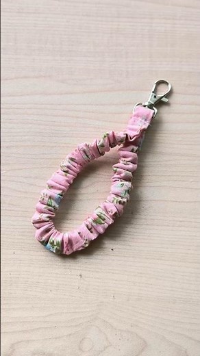 DIY wristlet keychain tutorial #diy #tutorial #sewing #sewingtutorial #diy #sewingideas #handmade