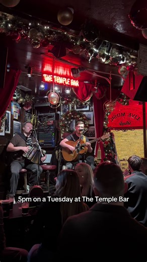 Just another Tuesday at The Temple Bar #templebar #thetemplebar #thetemplebarpub #dublin #livemusic