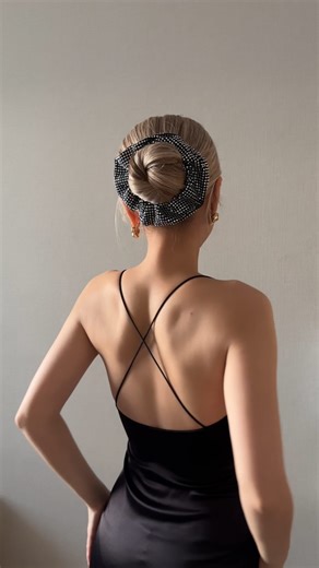 The French Twist 💋 on Instagram: "NYE scrunchie hairstyles inspo with Le Bijou ✨🥂 #hairjewelry"