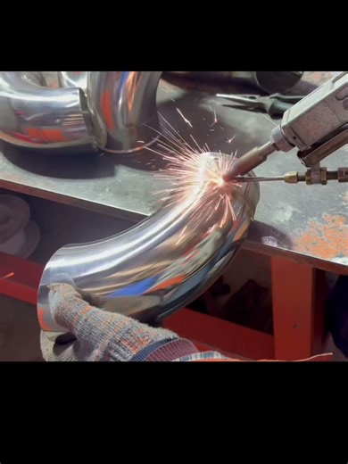 A Master Welder + 1000W Laser welding = Stainless Steel Pipe Perfection