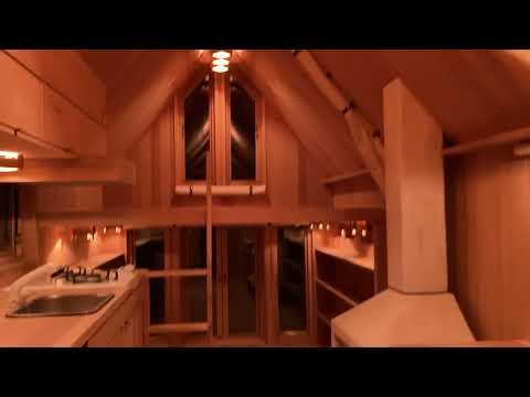 三角屋根タイニーハウス 夜のルームツアー