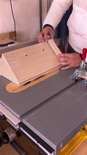 DIY a 45 degree table saw support #woodworking #tools #skills #tips #satisfying #ideas #shorts #diy