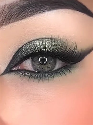 محبت کی حقیقی تعریف: آنکھوں کی باتیں